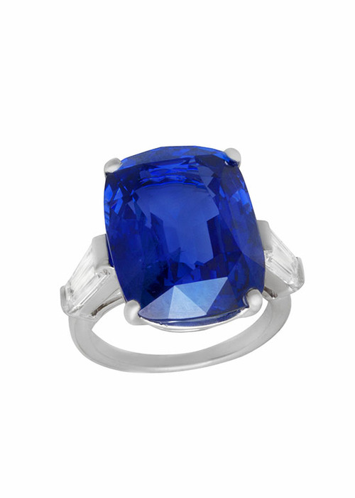 Bvlgari 頂級藍寶石戒指鑲崁鑽石,價格電洽。